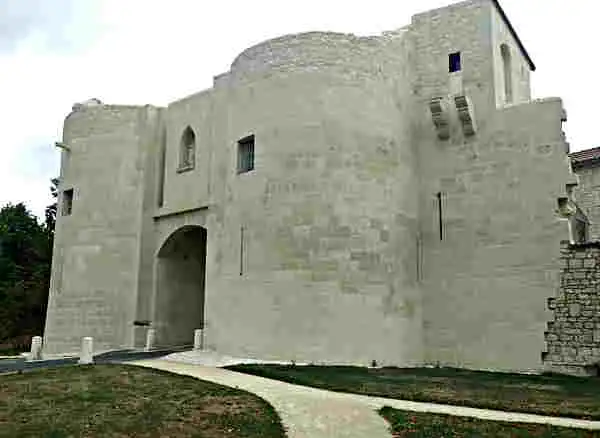 Porte du Martray